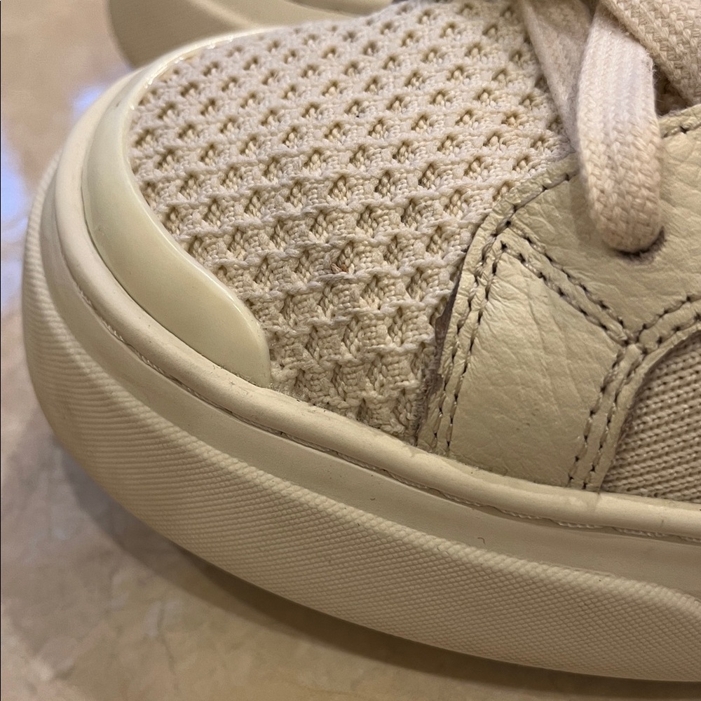 Tory Burch
Women's Ladybug Knit Sneakers size 7 - Picture 9 of 9